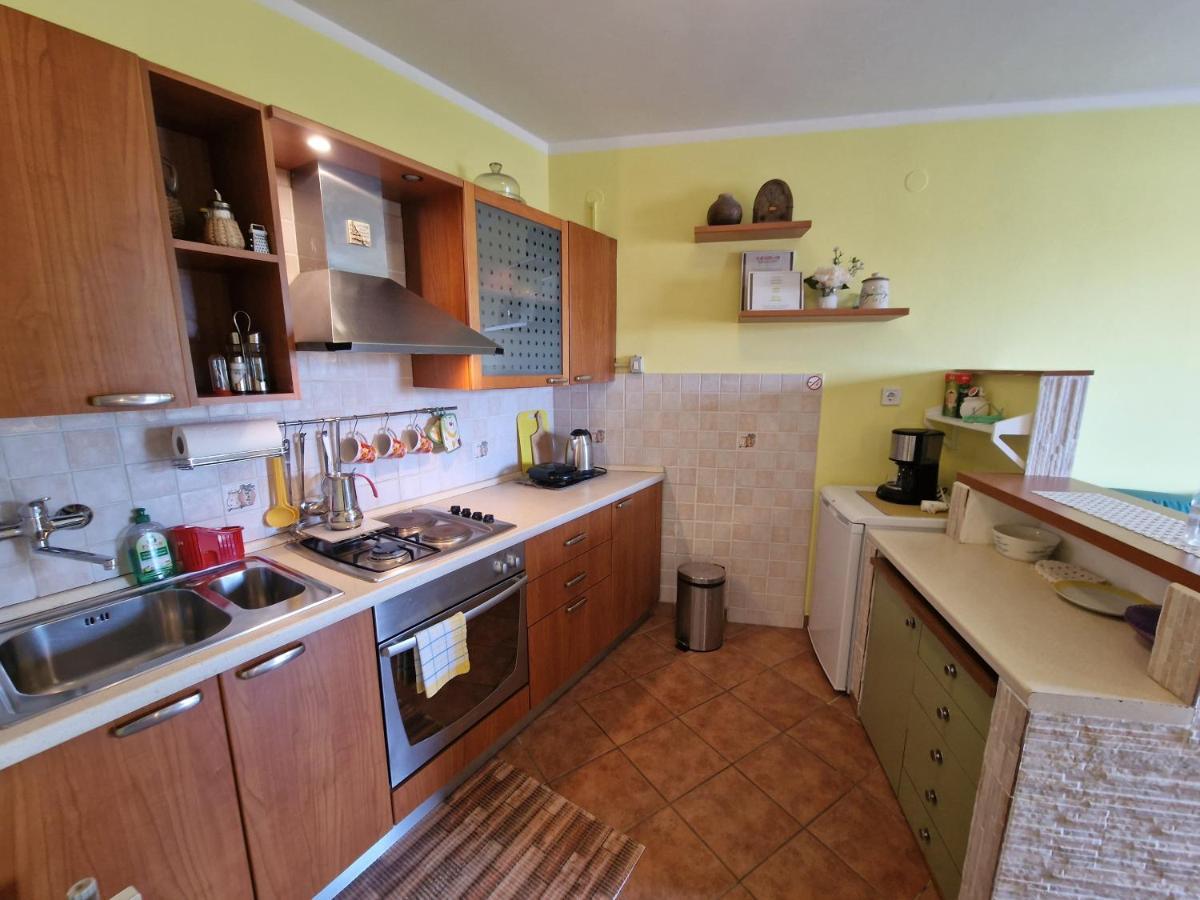 Apartments Rina Ровин Екстериор снимка